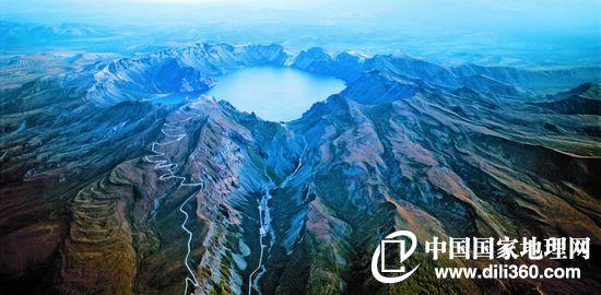 “高山蓝缎”长白山天池